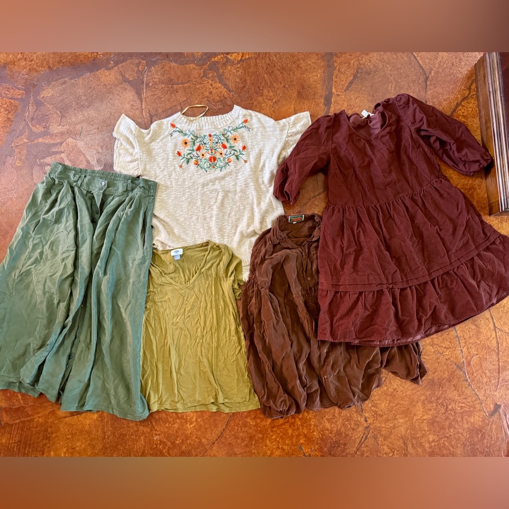 Earth toned bundle of clothes! Medium